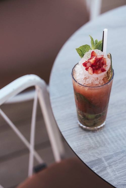 L'espace détente - La Petite Plage - restaurant LA GRANDE-MOTTE - Bar à cocktail La Grande-Motte